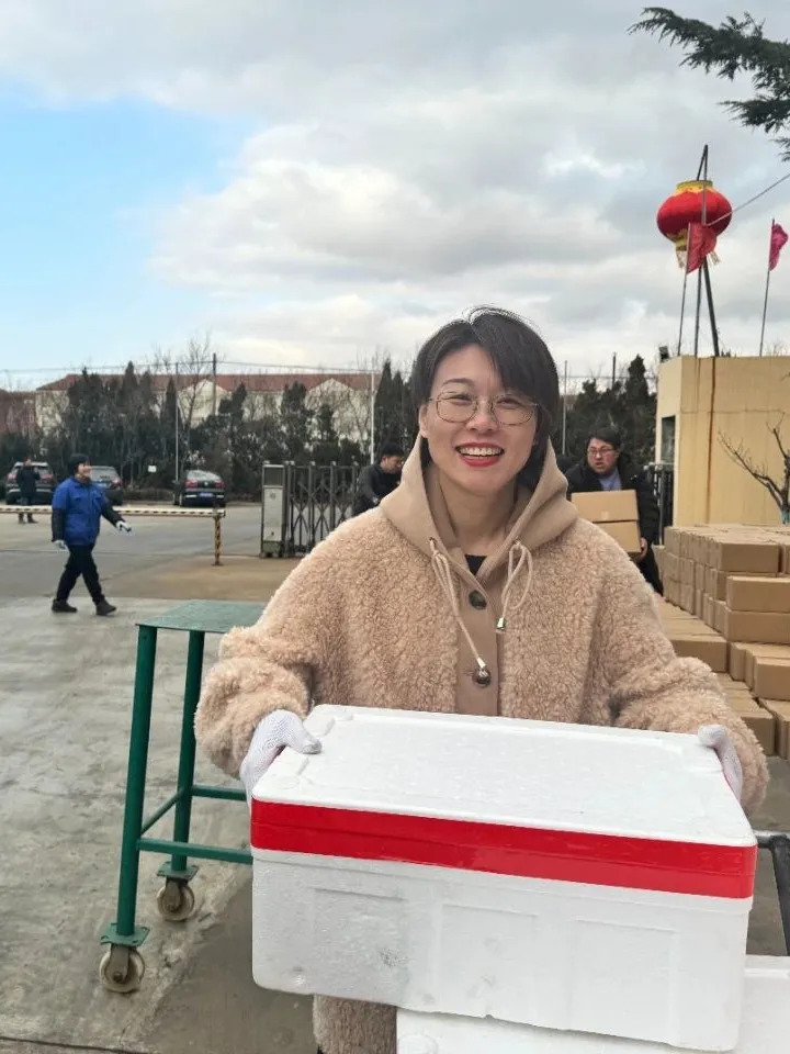 欢喜领年货，幸福迎新春